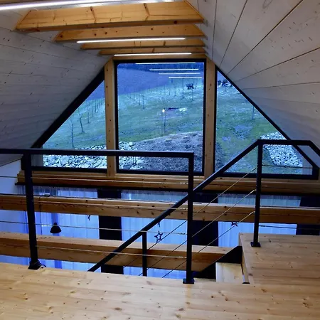 Ferienhaus Near Pern Tejn Castle In Smr Ek Ujcov